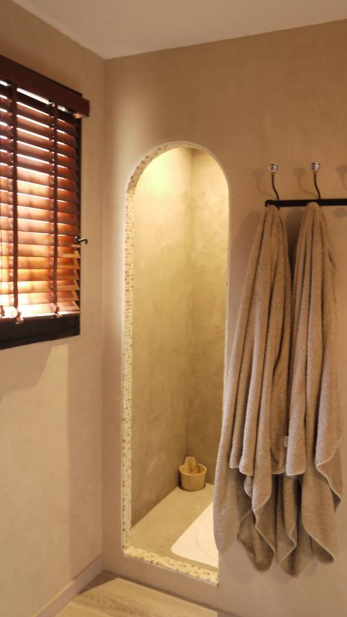 Longo Mai Bed & Breakfast ซิญองส์-ลาเกสกาด ภายนอก รูปภาพ