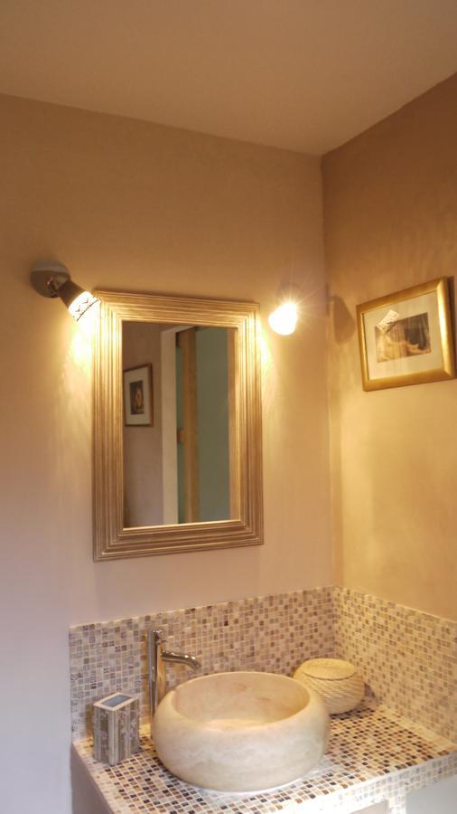 Longo Mai Bed & Breakfast ซิญองส์-ลาเกสกาด ภายนอก รูปภาพ