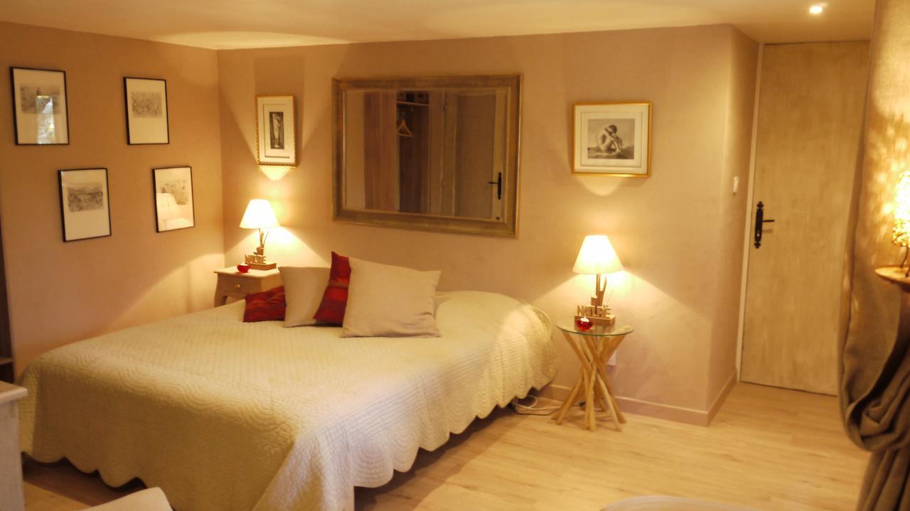 Longo Mai Bed & Breakfast ซิญองส์-ลาเกสกาด ภายนอก รูปภาพ