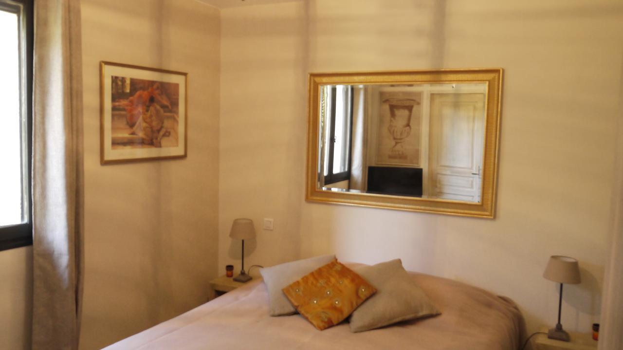 Longo Mai Bed & Breakfast ซิญองส์-ลาเกสกาด ภายนอก รูปภาพ