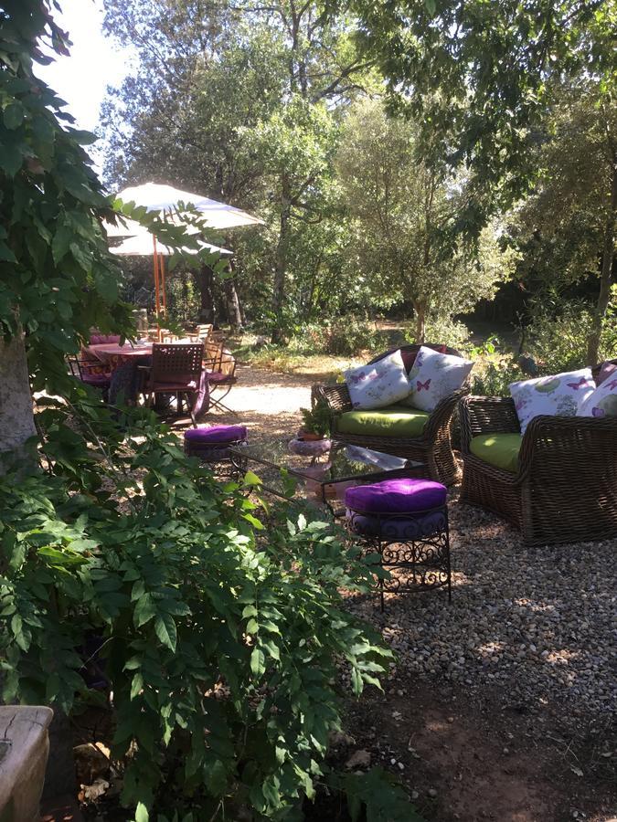 Longo Mai Bed & Breakfast ซิญองส์-ลาเกสกาด ภายนอก รูปภาพ