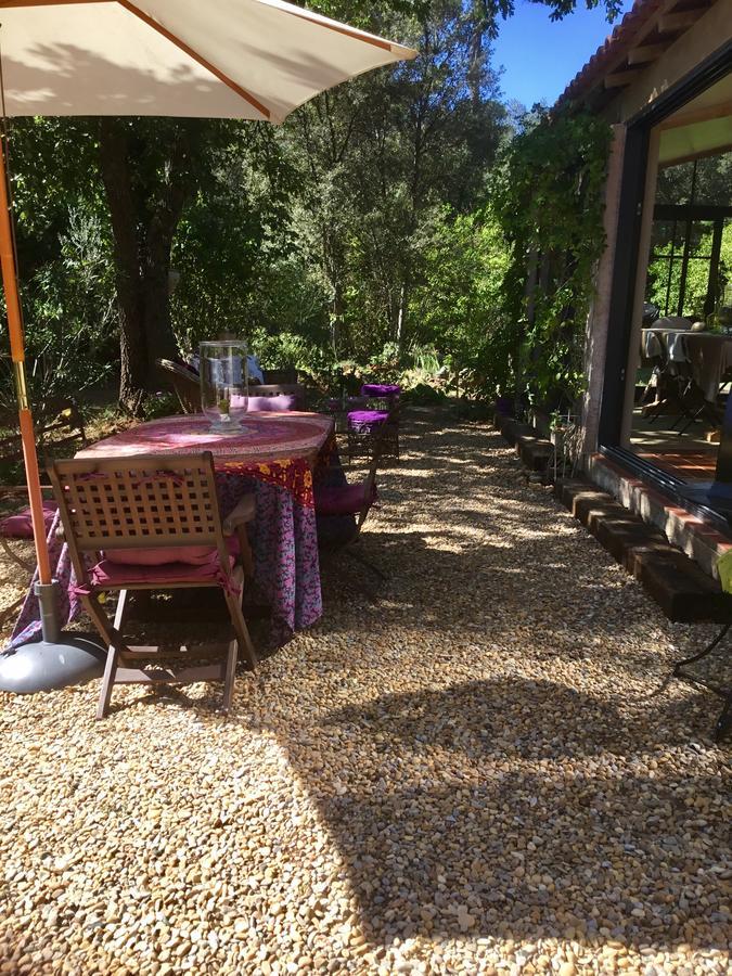Longo Mai Bed & Breakfast ซิญองส์-ลาเกสกาด ภายนอก รูปภาพ