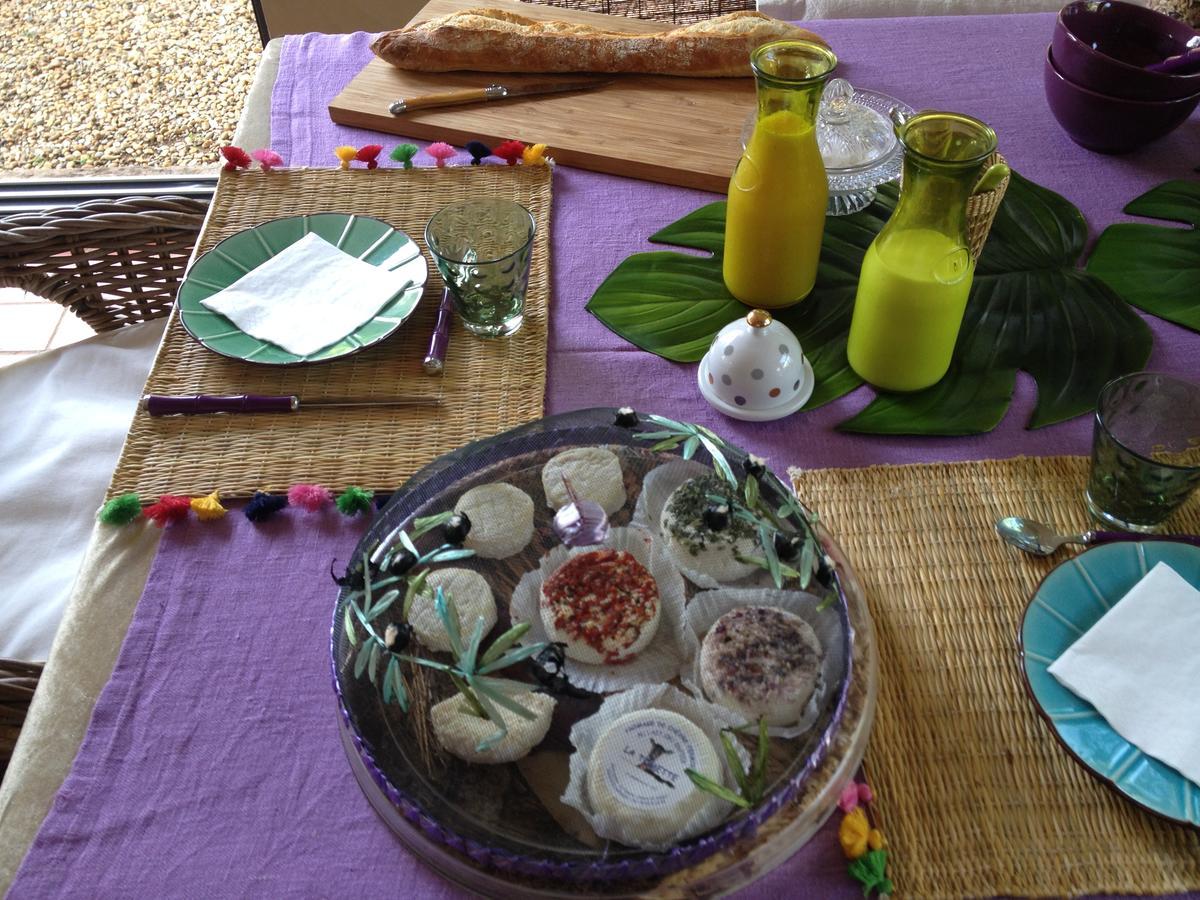 Longo Mai Bed & Breakfast ซิญองส์-ลาเกสกาด ภายนอก รูปภาพ