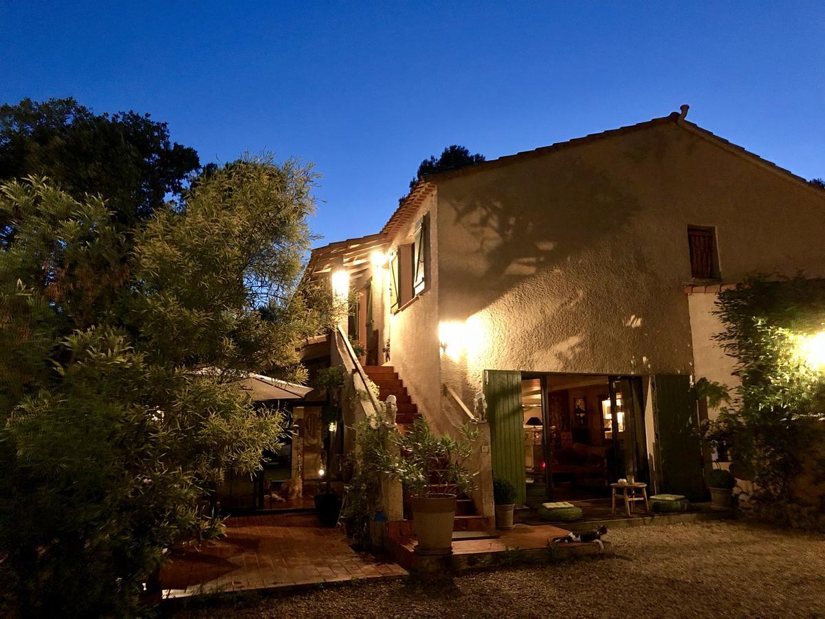 Longo Mai Bed & Breakfast ซิญองส์-ลาเกสกาด ภายนอก รูปภาพ